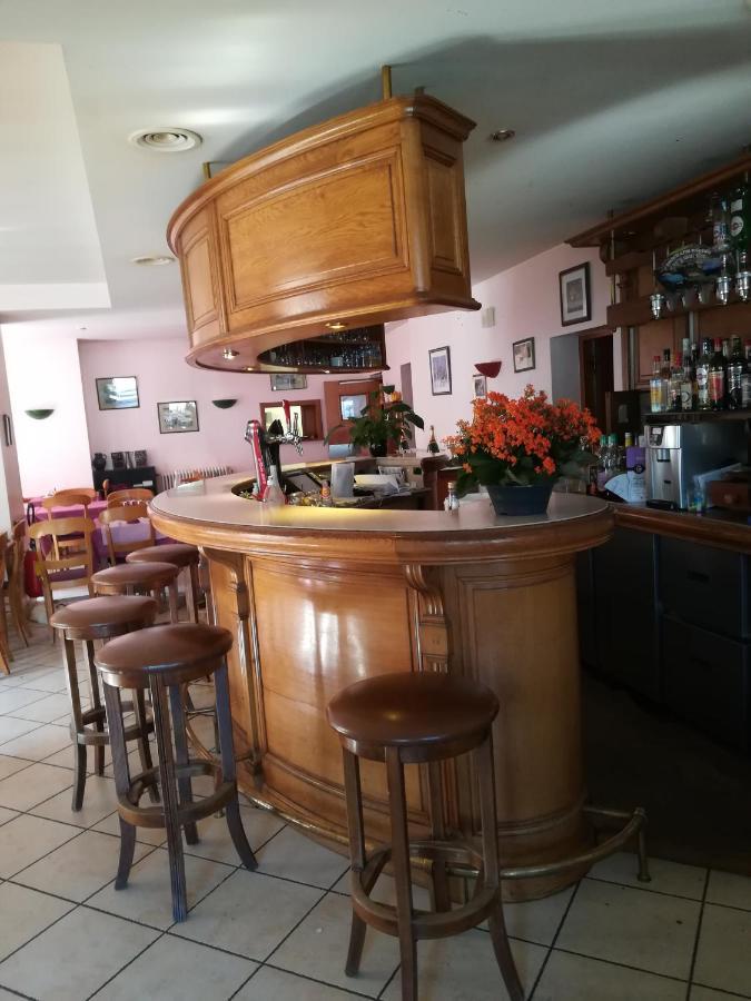 Hotel De La Place Liffol-le-Grand Luaran gambar
